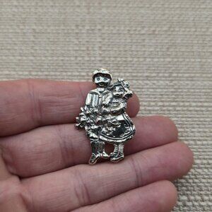 Sterling Silver Girl And Boy Holding Flower Pin Brooch A5525